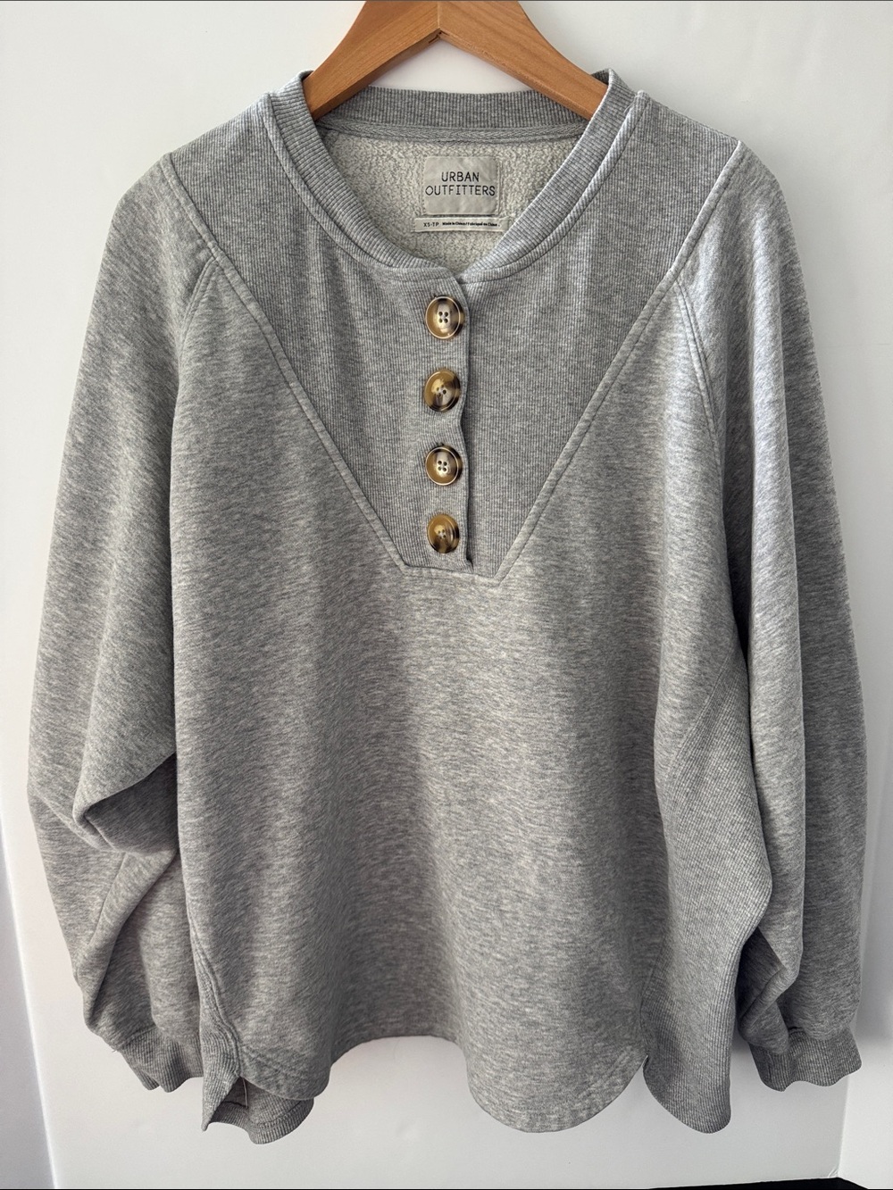 Urban Outfitters Women’s Oversized Gray Button-Front Crewneck Pullover XS